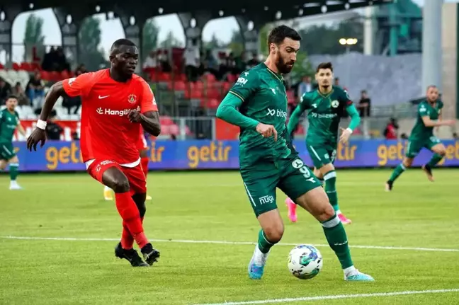 Ümraniyespor-Giresunspor maçı: İlk yarı konuk takımın üstünlüğüyle sona erdi