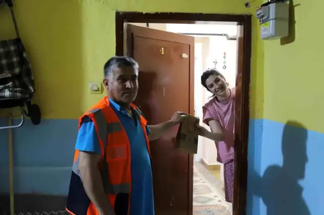 Kağıthane Belediyesi YKS sınavına girecek gençlere hediye paketleri gönderdi