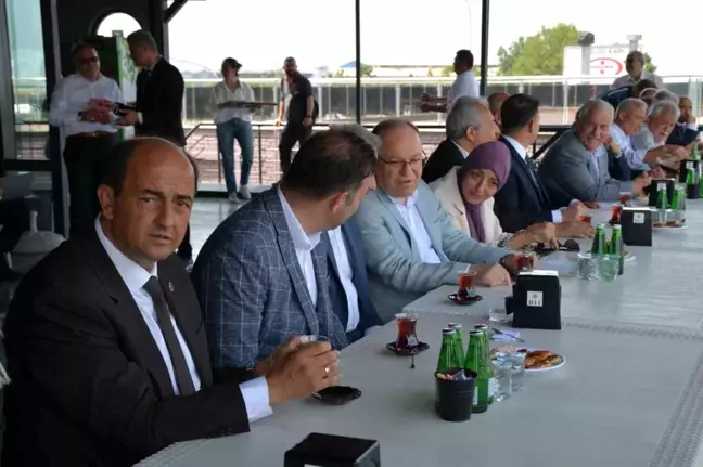 Gülüç'te Cumhuriyet Kupası Kürek Yarışları Yapıldı