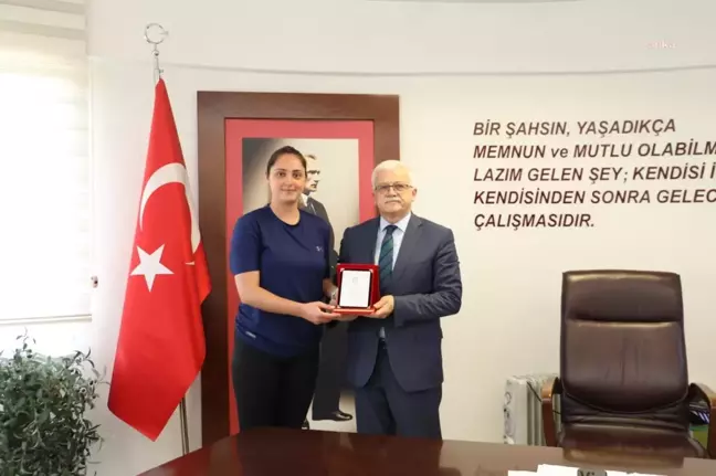 Çengelköy Voleybol Takımı, Burhaniye Belediye Başkanı Ali Kemal Deveciler'i ziyaret etti