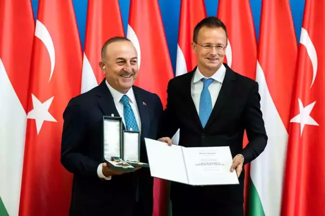 Mevlüt Çavuşoğlu'na Macaristan Liyakat Nişanı Takdim Edildi