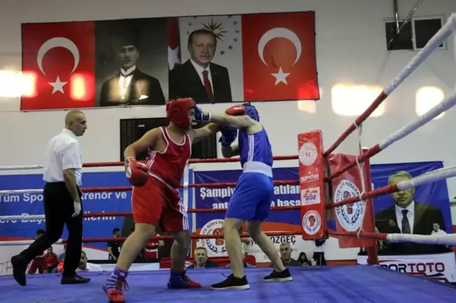 Kars'ta düzenlenen 15 Temmuz Demokrasi ve Milli Birlik Günü Üst Minik Erkekler ve Kadınlar Türkiye Ferdi Boks Şampiyonası