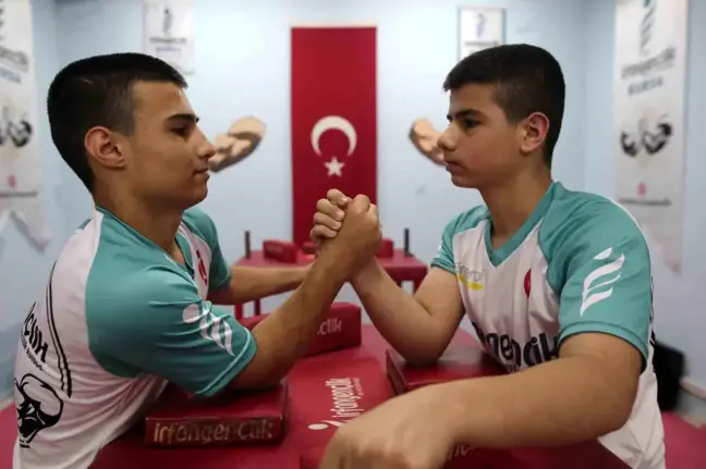 Bursa'da 13 yaşındaki ikizler milli sporcu oldu