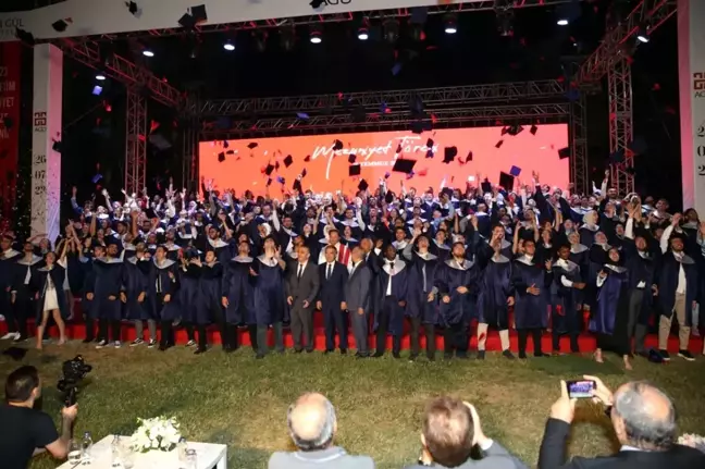 Abdullah Gül Üniversitesi'nde Mezuniyet Sevinci