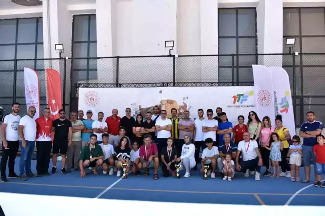 Elazığ'da Harput Cup Tenis Turnuvası Son Buldu