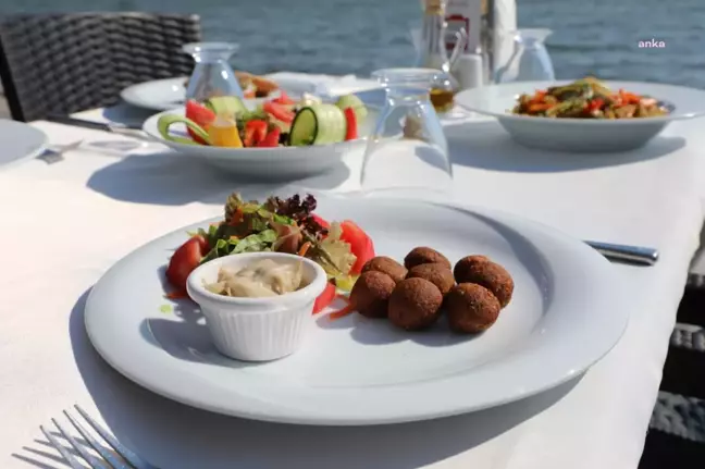 Bayraklı Belediyesi Sosyal Tesislerinde Vegan Menü İlgi Görüyor
