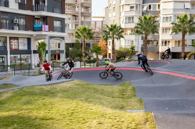 Karşıyaka Belediyesi, Spor ve Ulaşımı Destekleyen Bisiklet Yollarını Genişletiyor