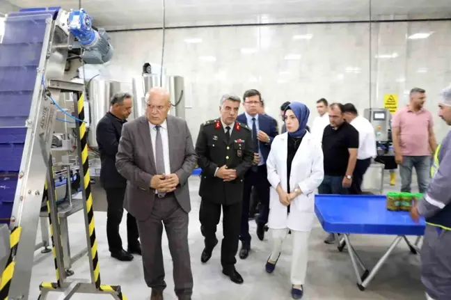 Milli Savunma Bakanlığı Tedarik Hizmetleri Genel Müdürü ve Genel Müdür Yardımcısı Belediye Başkanı'na ziyarette bulundu