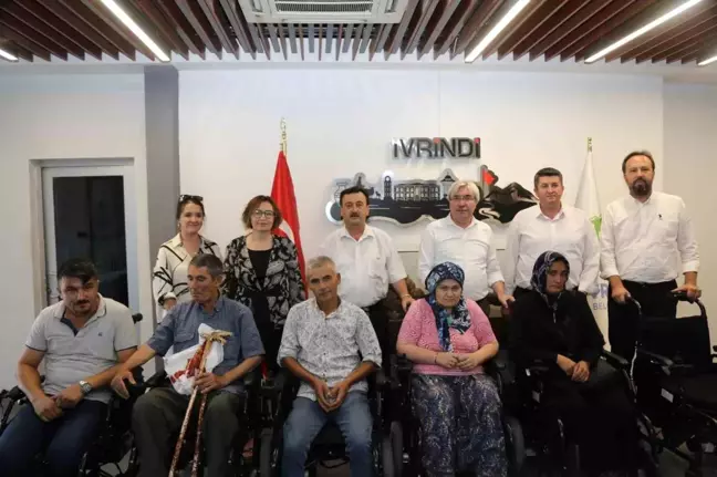 İvrindi'de Engellilere Tekerlekli Sandalye Dağıtımı Yapıldı