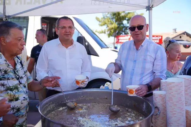 Ayvalık Belediyesi Muharrem Ayı'nda Aşure Dağıttı