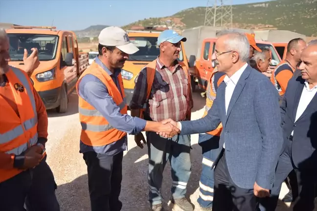 Ulaştırma ve Altyapı Bakanı Uraloğlu, Kahramanmaraş'ta ziyaretlerde bulundu