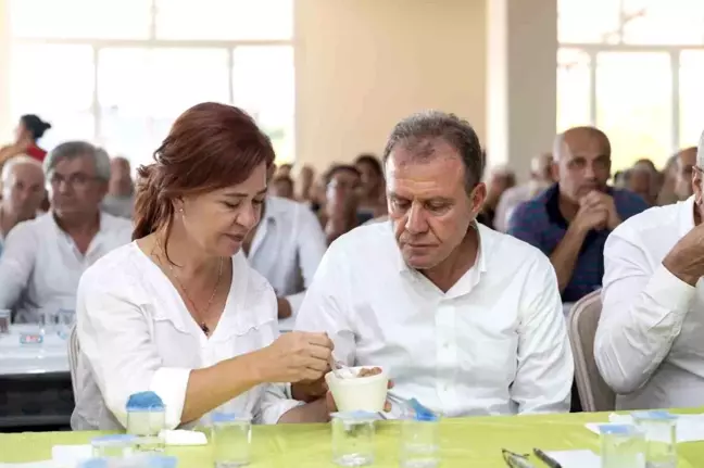 Başkan Vahap Seçer ve eşi Meral Seçer aşure etkinliklerine katıldı