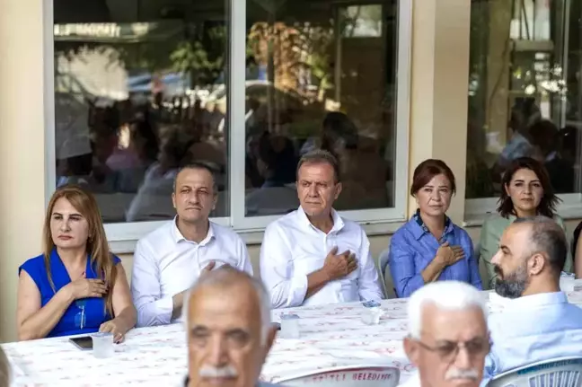 Başkan Vahap Seçer, Aşure Lokması Etkinliğine Katıldı