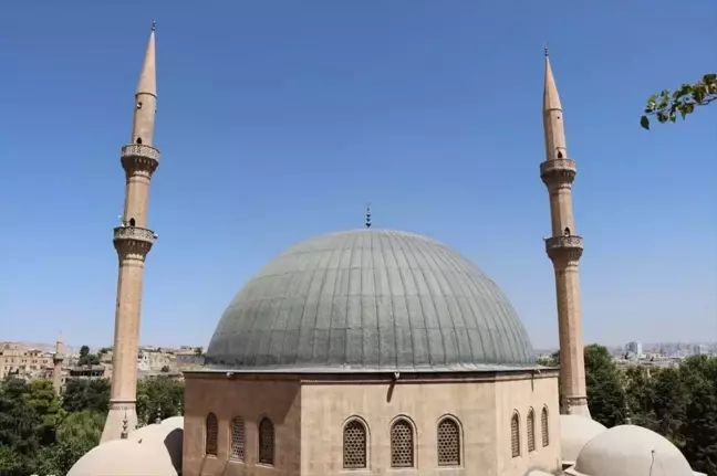 Şanlıurfa'daki Dergah ve Rızvaniye Camilerinin Minareleri Restore Edildi