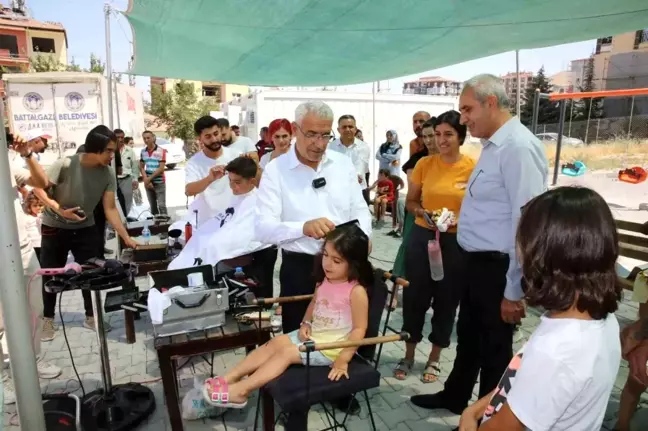 Battalgazi Belediyesi, Konteyner Kentteki Çocuklara Ücretsiz Saç Bakımı Yaptı