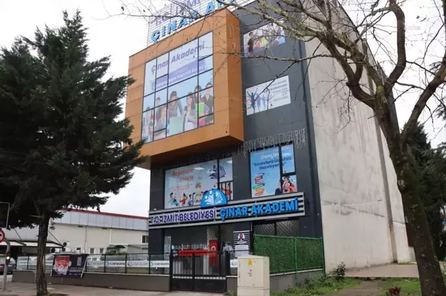 İzmit Belediyesi Çınar Akademi, 2023-2024 eğitim ve öğretim yılı mezun öğrenci ön başvurularını almaya devam ediyor