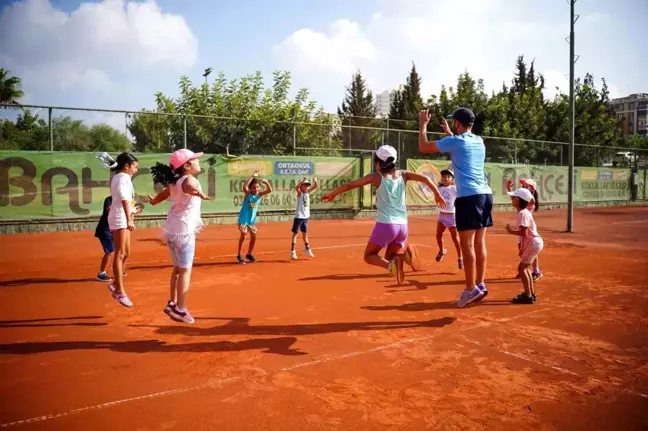 Tarsus Belediyesi Şehir Tiyatrosu ve Tarsus Tenis Kulübü Dra-Masal Tenis Kursu ile Çocukları Tenisle Tanıştırdı