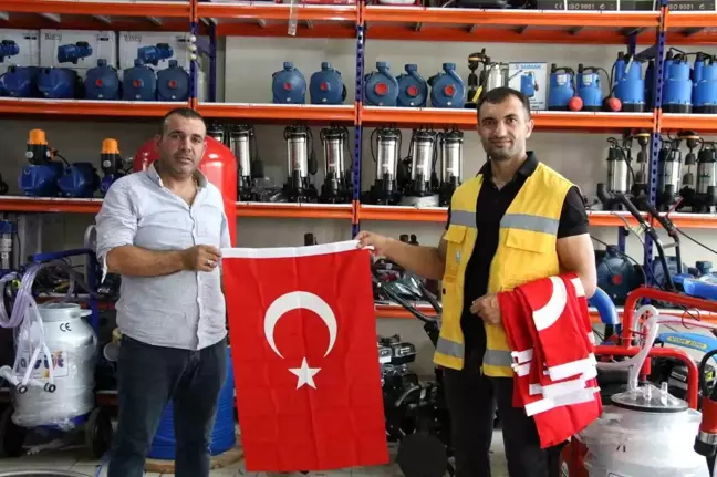 Haliliye Belediyesi 30 Ağustos Zafer Bayramı'nda Bayrak Dağıttı