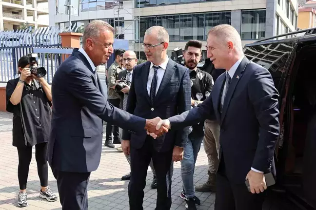 İstanbul Valisi Ataşehir Belediyesini Ziyaret Etti