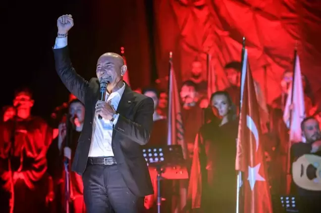 İzmir'in düşman işgalinden kurtuluşu coşkuyla kutlandı