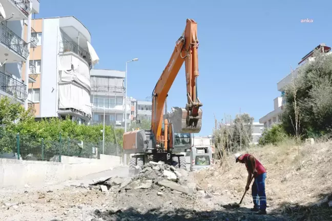 Kuşadası'nda yol yapım çalışmaları devam ediyor