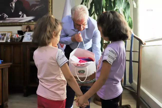 Ödemiş Belediyesi Öğrencilere Kırtasiye Yardımı Yaptı