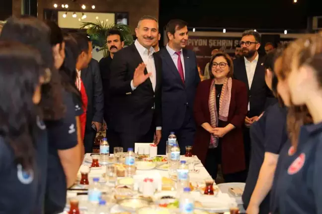 Gaziantep Büyükşehir Belediyesi Sporcuları Onurlandırdı