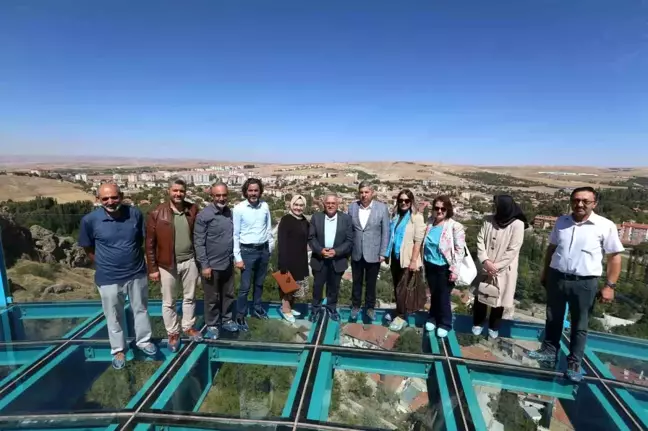 Kayseri Büyükşehir Belediye Başkanı Kayabaşı Cam Seyir Terası'nı Ziyaret Etti