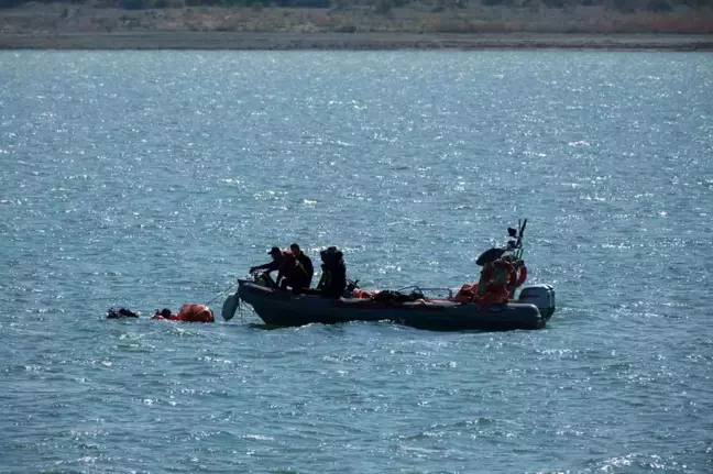 İzmir'deki orman yangınına müdahele ederken düşen helikopterdeki 1 mürettabatın cansız bedenine ulaşıldı