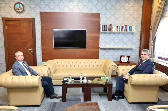 Ağrı Cumhuriyet Başsavcısı Adem Çalış, İl Milli Eğitim Müdürü Hasan Kökrek'i ziyaret etti