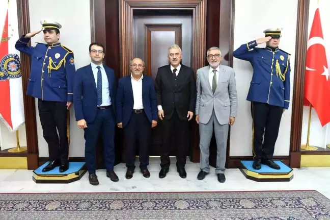 Eskişehir İnönü Belediye Başkanı Kadir Bozkurt, Emniyet Genel Müdürü Vali Erol Ayyıldız'ı ziyaret etti