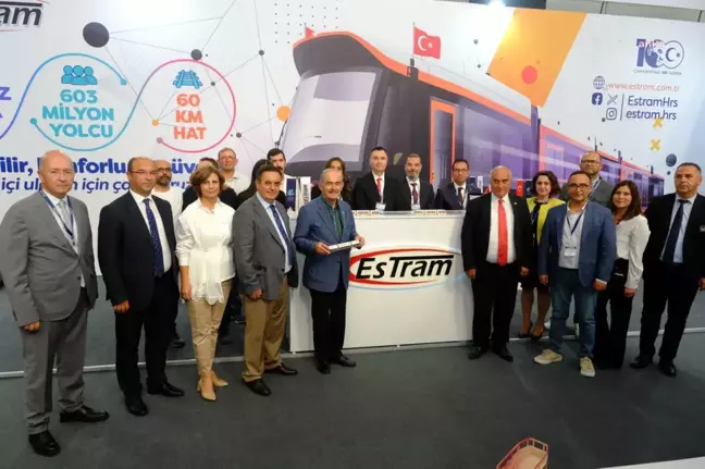 Eskişehir Büyükşehir Belediye Başkanı Yılmaz Büyükerşen, Rail Industry Show Fuarını ziyaret etti