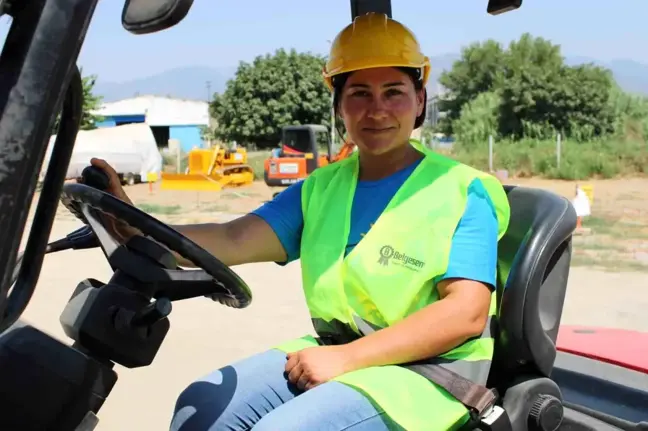 Aydın'ın Söke İlçesinde Kadın Forklift Operatörü