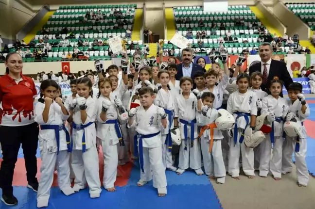 Yıldırım Belediyesi Sporcuları 3. Esat Delihasan Kyokushın Karate Kupası'nda 50 Madalya Kazandı