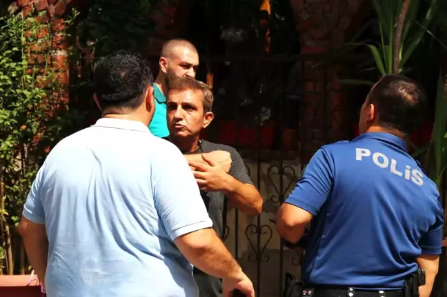Antalya'da turistik bir tesiste papağan ve saka kuşlarıyla ilgili gerginlik yaşandı