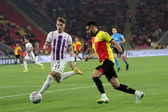 Göztepe'nin genç sol beki Yunus Emre Gedik dikkat çekiyor