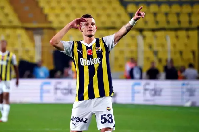 Fenerbahçe'nin Polonyalı futbolcusu Szymanski, Başakşehir'e attığı gollerle 7. golüne ulaştı