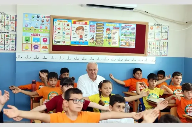 Başkan Gültak'tan öğrencilere 'Diyanet Çocuk' dergisi