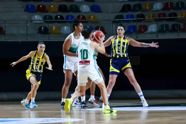 İzmit Belediyespor, Fenerbahçe'ye mağlup oldu