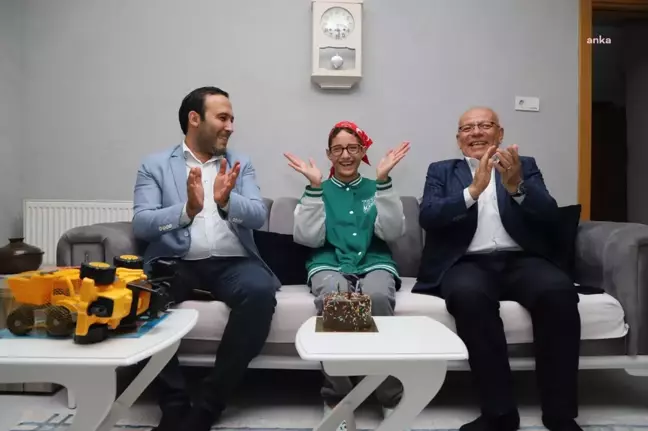 Engelli Vatandaşların Doğum Günleri Kartal Belediyesi Tarafından Kutlanıyor