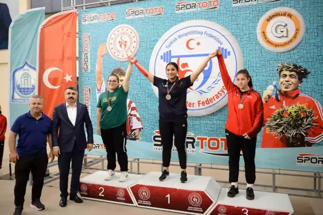Naim Süleymanoğlu Spor Kompleksi Gençler ve Kulüpler Türkiye Halter Şampiyonası'na Ev Sahipliği Yaptı