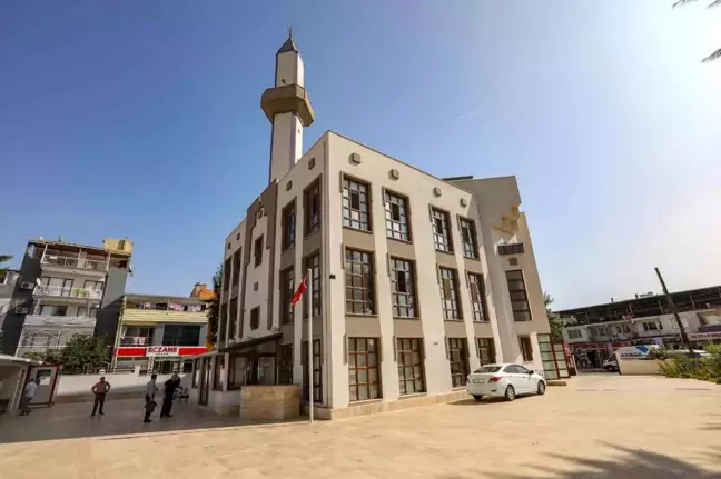 Bayraklı Belediye Başkanı Serdar Sandal, Hacı Osman ve Hacı Hatice Balcı Camisi'ni ziyaret etti