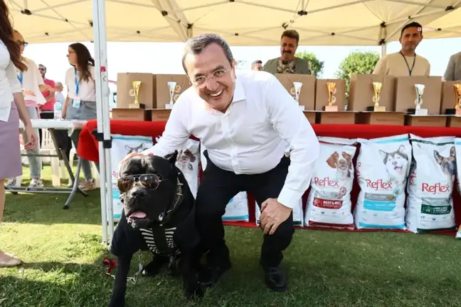 Konak Belediyesi'nin düzenlediği 4. Patilerin Festivali yüzlerce doğa ve hayvanseveri bir araya getirdi