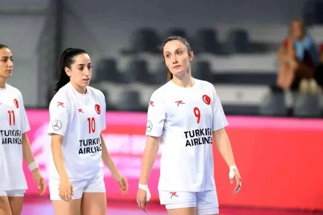 A Milli Kadın Hentbol Takımı Karadağ'a mağlup oldu
