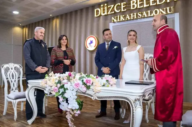 Düzce'de Polis Memurları Nikah Töreniyle Evlendi