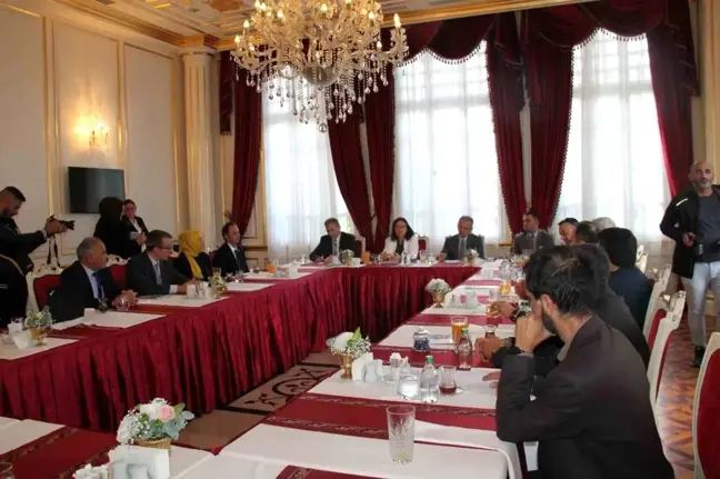 Yalova Valisi Hülya Kaya, Turizm Sektörü Temsilcileriyle Bir Araya Geldi