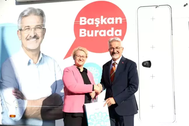 Nilüfer Belediye Başkanı Turgay Erdem, Cumhuriyet Mahallesi'nde halkın taleplerini dinledi