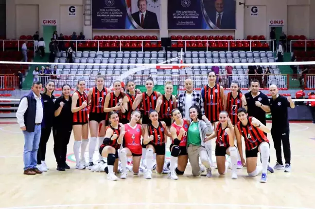 Çiftlikköy Belediyespor Kadın Voleybol Takımı Sezona Galibiyetle Başladı