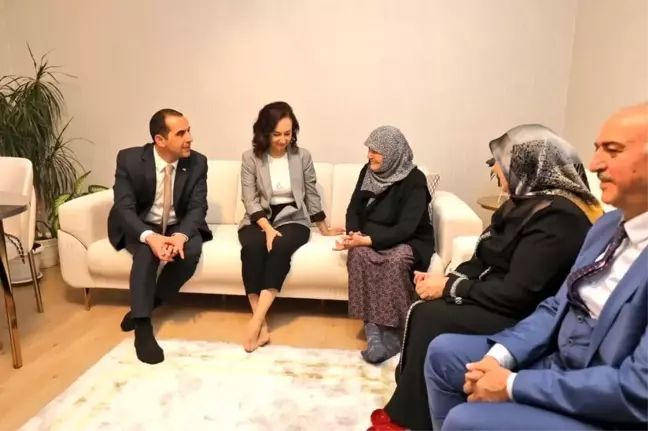 Vali Taşolar'dan şehit annesine ziyaret