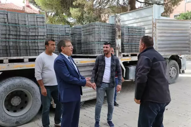 Edremit Belediyesi Altınkum Mahallesi'nde Yol Çalışmalarına Devam Ediyor